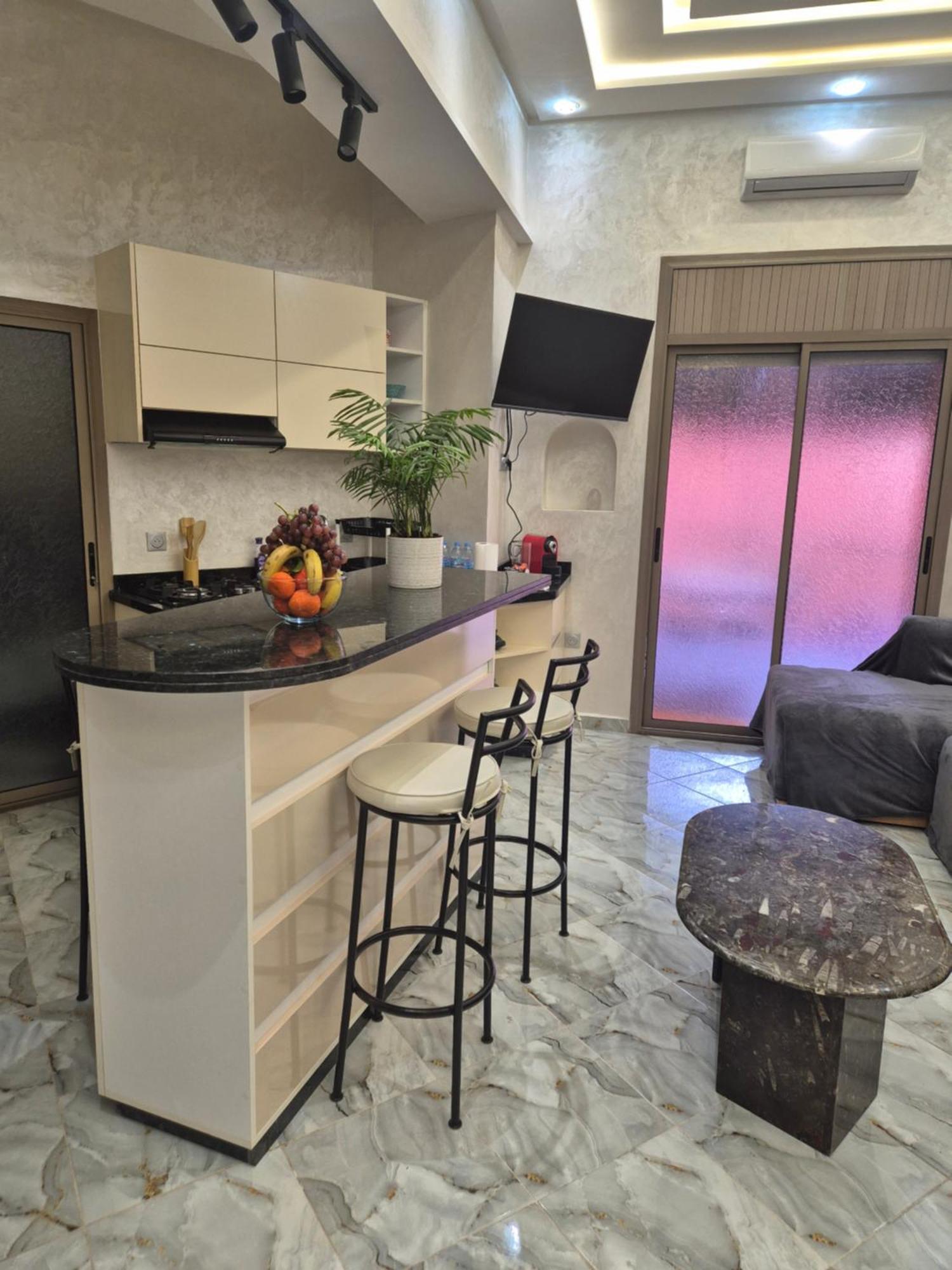 El Mehenni 2 Jacuzzi Patio