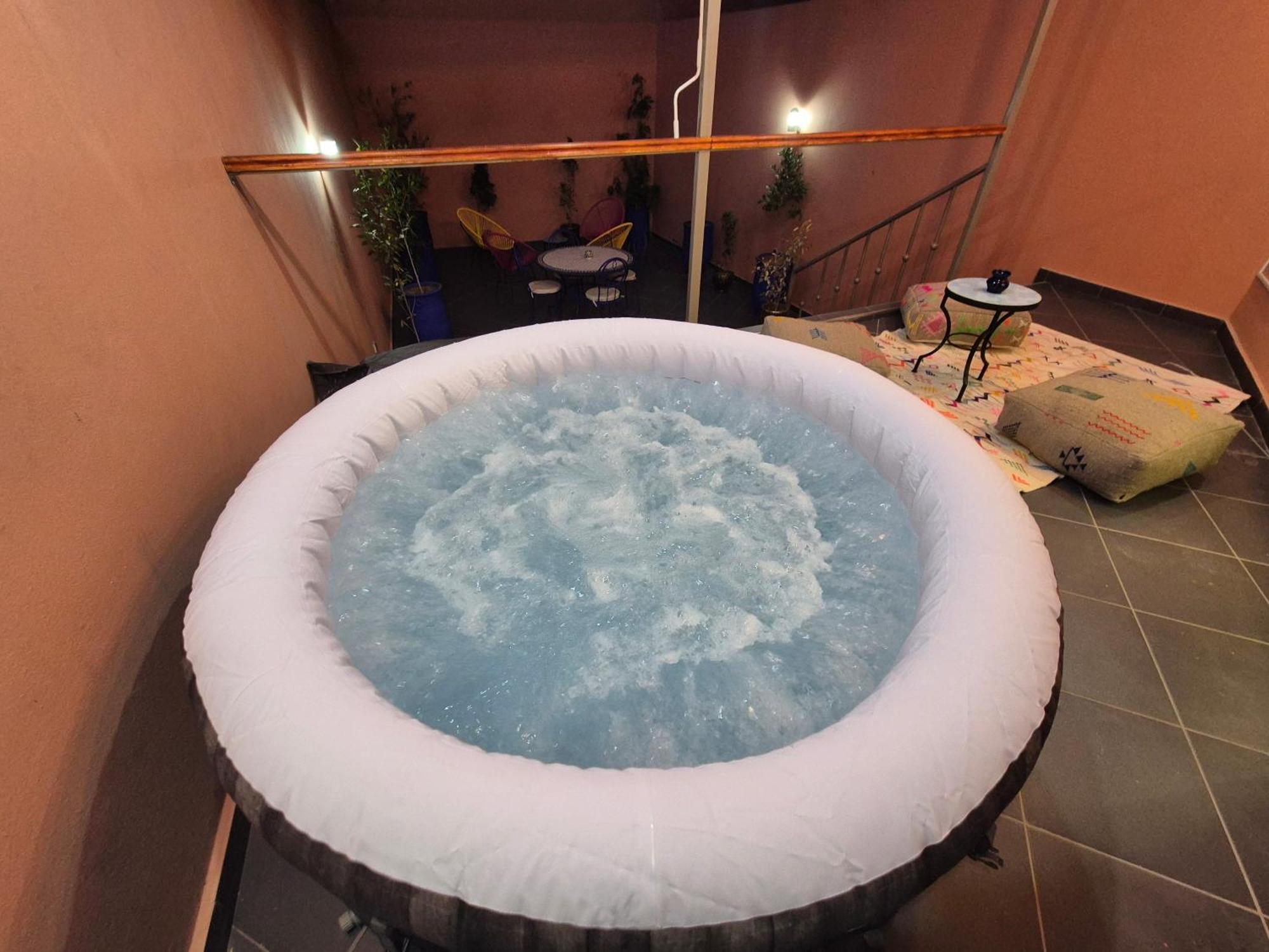 El Mehenni 2 Jacuzzi Patio Apartamento *